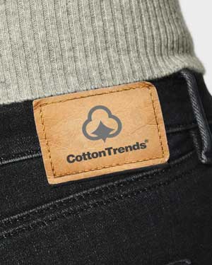 Jeans labels |  Etiquetas de cuero